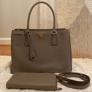 Excellent Condition Prada Saffiano Medium Lux tote in Gray with Matching Wallet